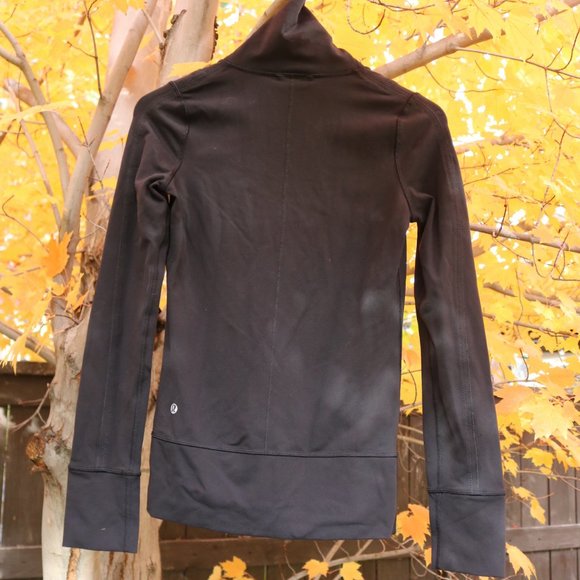Lululemon full zip thick and stretchy sweater/jacket sz 2 - Picture 6 of 6
